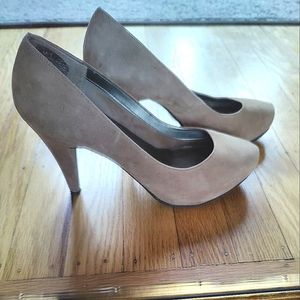 🍩 ME TOO Suede Pumps 🍩 | 7.5M